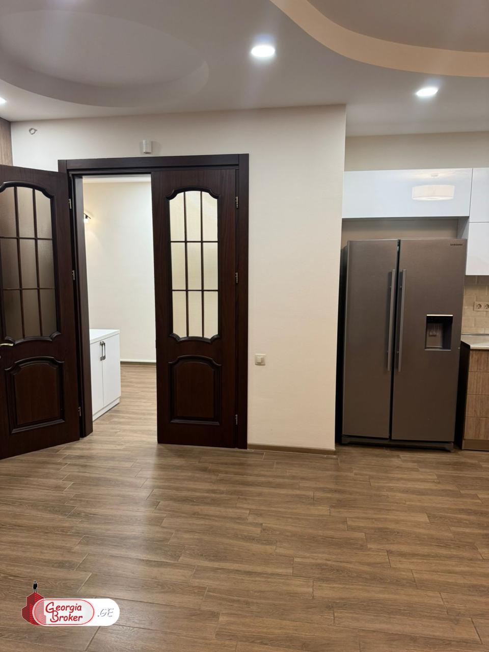 nearly repaired 5-room apartment for rent